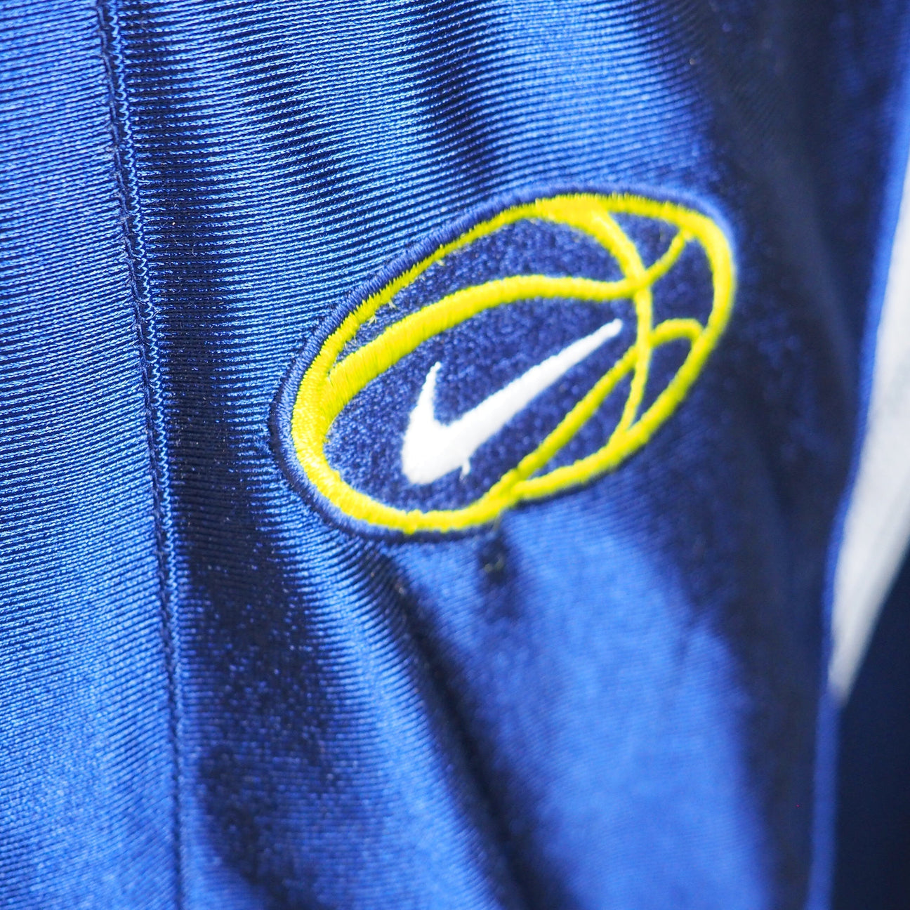 Vintage Nike Y2K basketball warm-up jacket in blue and white