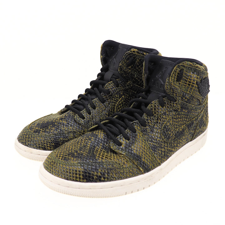 Air Jodan 1 high-top sneakers with snakeskin pattern, black laces and a white midsole on a white background
