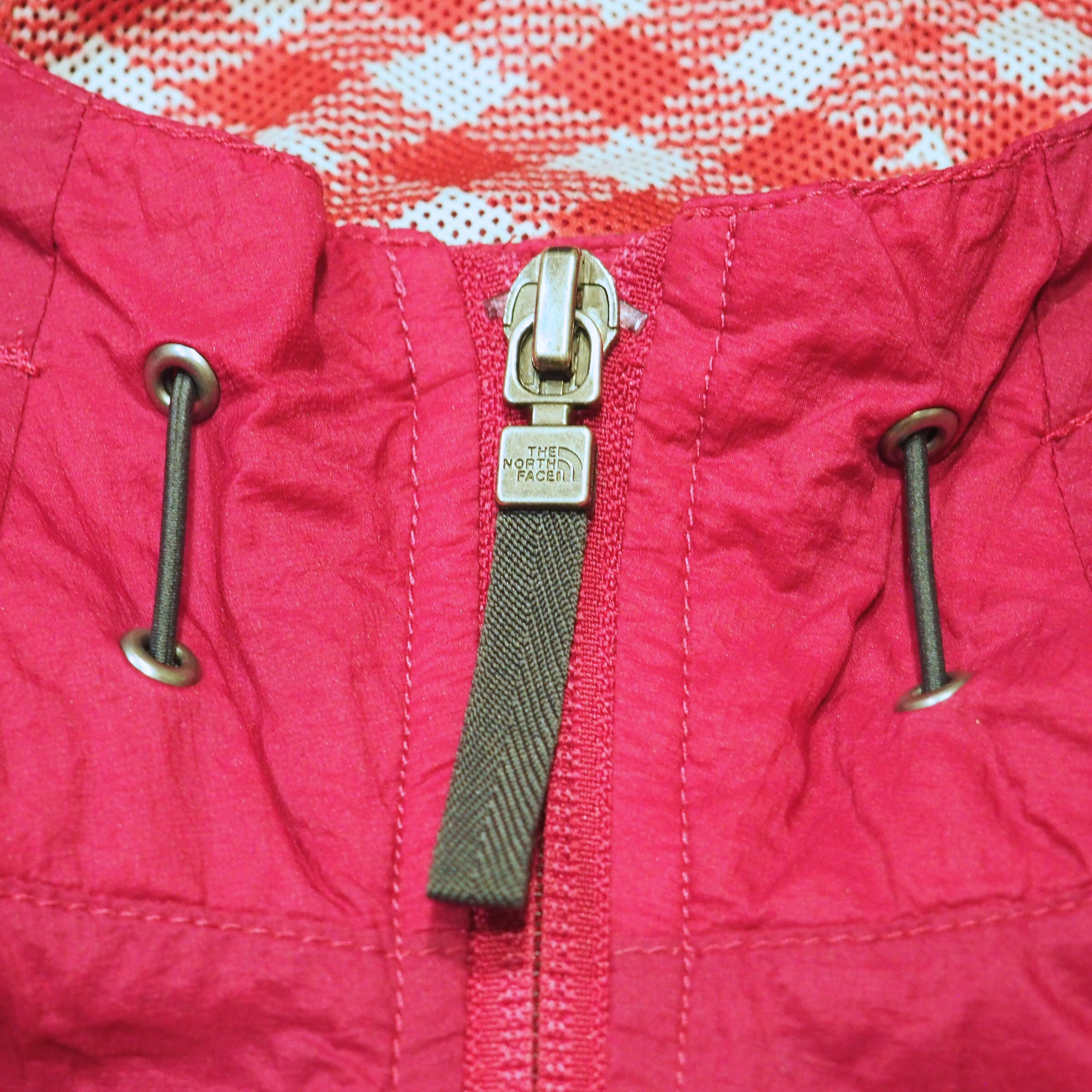 The North Face Crepe Windbreaker Rain Jacket Bordeaux Womens Medium